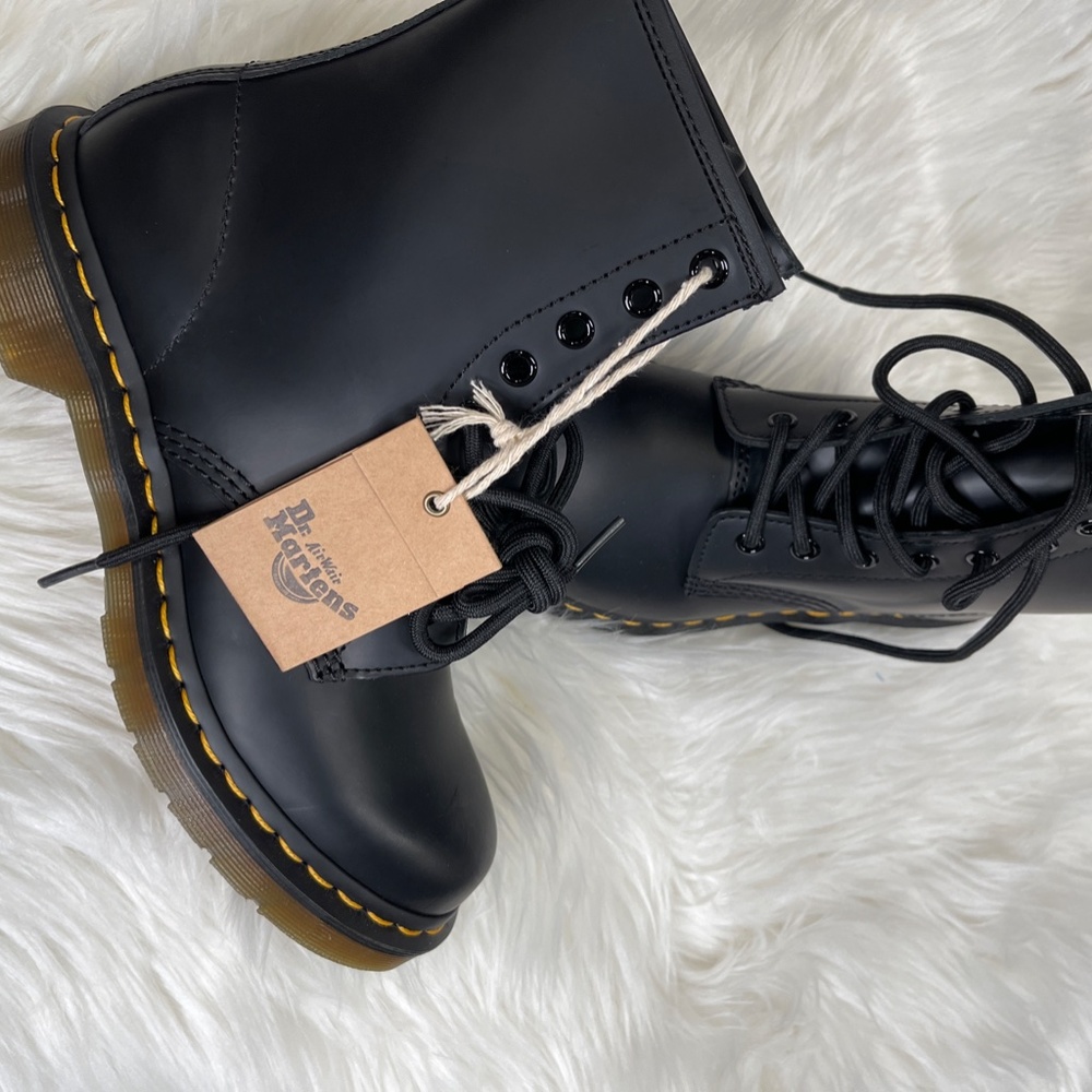 NIB 1460 WOMEN'S SMOOTH LEATHER LACE UP BOOT